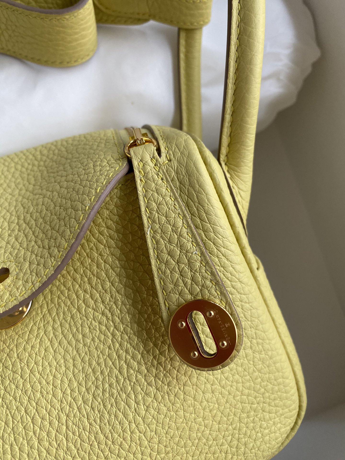 Hermes Mini Lindy 19cm Handbag Shoulder Bag In Jaune Poussin Clemence Leather